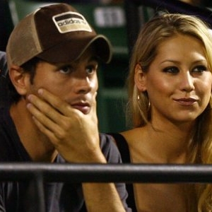 Anna Kournikova este însărcinată. Fosta tenismenă și Enrique Iglesias urmează să devină părinți a patra oară