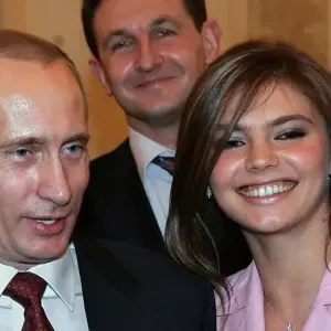 Imagini rare cu băieții lui Vladimir Putin și ai Alinei Kabaeva. Vladimir Junior și Ivan locuiesc într-o fortăreață, la marginea Moscovei, sunt păziți atât de pe uscat, cât și din aer, și nu apar în sistemul de evidență a populației / FOTO