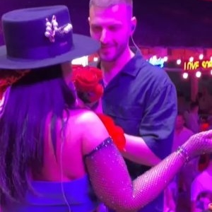 Ce rochie de Hollywood a ales! O zeiță! Nunta toamnei în showbiz-ul românesc!  Cântăreața noastră iubită, cu un trecut greu, în fața altarului, în cel mai romantic cadru!