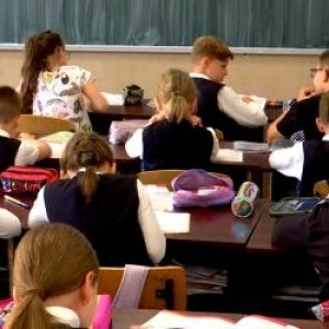 Primesc sau nu elevii absenţe dacă nu merg la şcoală luni, în prima zi?