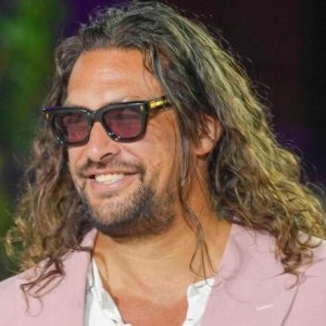 Jason Momoa a făcut un gest neașteptat la Festivalul de Film de la Veneția. Apariția actorului pe covorul roșu a stârnit un val de reacții în mediul online