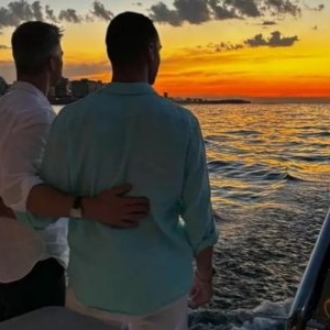 Nu se mai ascund! Celebrul sportiv și iubitul lui au plecat într-o vacanță romantică! „Delta este pur și simplu magnifică!”. Avem imaginile / Foto
