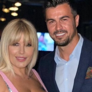 Ce apariție! Cum s-a îmbrăcat Elena Udrea în prima zi de școală, pentru a-i fi alături fiicei sale. Toți părinții și profesorii au fost cu ochii pe ea / FOTO
