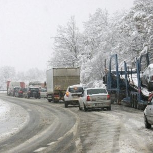 Ningeee! Vortexul s-a rupt, meteorologii anunţă prima ninsoare adevărată în România