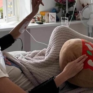 Yolanda Hadid a vorbit despre suferința fiicei sale, Bella: „Această boală ne-a adus în genunchi”
