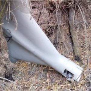 Dronă militară descoperită de o femeie în Tulcea când se plimba. Nu este clar când s-a prăbuşit. Anunţul MApN