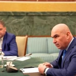 Bolojan vrea să dea afară 167.000 de bugetari, dar PSD se opune. Reacţia lui Grindeanu