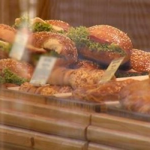 Mâncarea elevilor de la şcoală, dusă la laborator pentru analize. "Şniţelul nu e chiar şniţel"