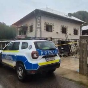 Mama din Dâmboviţa, care a dat foc la casă şi şi-a omorât fiul, s-ar fi sinucis din cauza depresiei