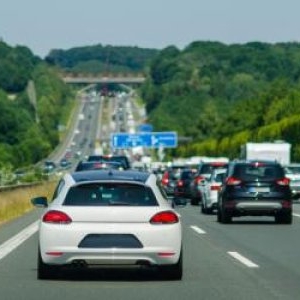 O mamă şi copilul ei nenăscut au murit în Germania din cauza unui român. A intrat cu 120km/h în maşina lor