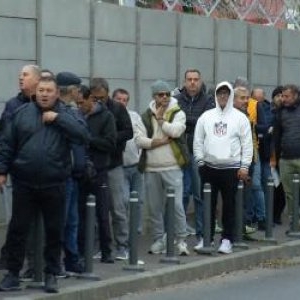 Imagini cu rezerviştii de peste 50 de ani, chemaţi la mobilizare de Armată. "Nu pot sta toată ziua"