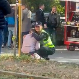 Scene tulburătoare după explozia din Rahova: mama gravidei moarte, consolată de un psiholog. Şi fiul e rănit