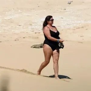 A fost jignită și criticată pentru greutatea ei, dar acum le-a dat șah mat. A topit 45 kg și arată ca o zeiță. Cum s-a afișat vedeta cu soțul ei, un mare actor