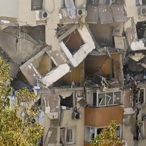 Un tânăr a cerut să intre în blocul din Rahova în care a fost o explozie. Ce obiect a insistat să ia din casă. Toți l-au aplaudat