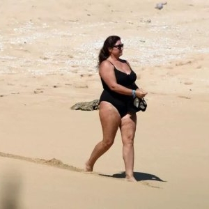 A fost jignită și criticată pentru greutatea ei, dar acum le-a dat peste nas. A topit 45 kg și arată ca o zeiță. Cum s-a afișat vedeta cu soțul ei, un mare actor