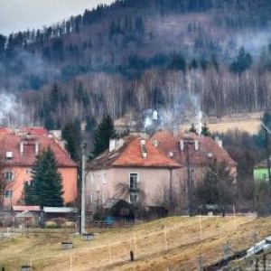 Casă şi 3.000 mp de teren la 25.000 de euro. Zona unde tinerii se mută la sat din cauza vieţii scumpe la oraş