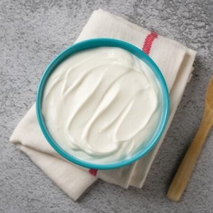 Iaurt grecesc vs. iaurt obișnuit. Ce spun nutriționiștii despre cele două variante