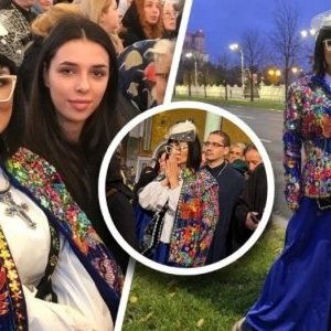 Primiți cu Sorcova? Ozana Barabancea, ușor de confundat cu un păun la sfințirea Catedralei. A strălucit mai tare decât turlele aurite