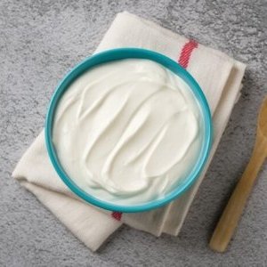 Iaurt grecesc vs. iaurt obișnuit. Ce spun nutriționiștii despre cele două variante