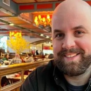 Câștiga enorm până când AI-ul i-a luat jobul. Meseria modestă, dar bănoasă pe care o învață acum