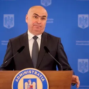 E cutremur! Ilie Bolojan prelungeşte austeritatea în 2026: Se îngheaţă pensii, salarii şi alocaţii!