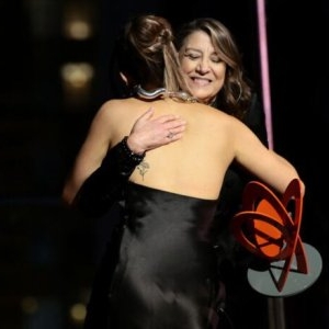 O actriță de 21 de ani a dat în judecată un coleg de platou pentru hărțuire și bullying. Ce s-a întâmplat în spatele luminii reflectoarelor