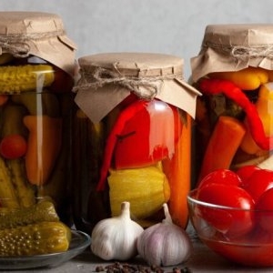 Murăturile tale au început să fermenteze? Iată cauzele și soluțiile eficiente