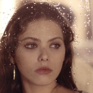 O recunoști? E actrița pe care o iubeau toți bărbații, de o senzualitate rară, dar stai să vezi cum arată azi! Timpul nu iartă pe nimeni, dar cu ea a fost tare blând