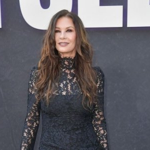 Actrița iubită de toți românii, în cea mai scurtă și mulată rochie, la 56 de ani! Senzualitate la extrem pe covorul roșu