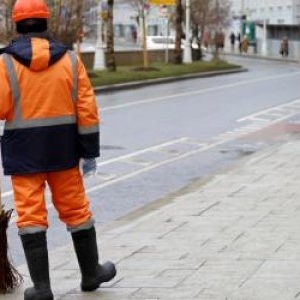 Meseriile fără studii superioare unde poţi câştiga 8.100 €. Ţara europeană care caută 85.000 de muncitori