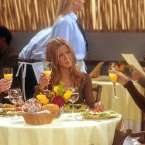 Jennifer Aniston a recreat o imagine iconică din Friends. Ce ținută a îmbrăcat vedeta