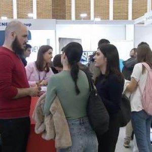 Bătaie pe joburi într-un domeniu surpriză. Studenții români aleargă după salarii de până la 14.000 lei