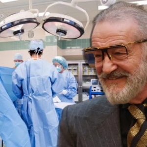 EXCLUSIV Gigi BECALI, operat de urgenţă de un neurochirurg preot. 4 călugări s-au rugat non-stop în timpul intervenţiei