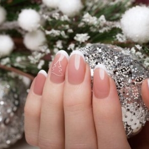 Culori de unghii pentru iarna 2025. Ce se poartă în sezonul rece