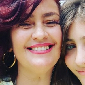 Cum arată Sumayla, fiica Ronei Hartner, la 2 ani de la moartea mamei sale. A venit la parastas și a surprins pe toată lumea, Biata de ea!