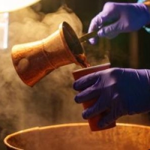 Cât costă un pahar de vin fiert la târgurile de Crăciun din Capitală