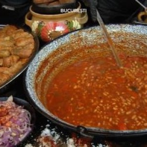 Fasolea cu ciolan, la rație de Ziua Națională. 3.000 de oameni s-au înscris pentru o porție, la Slatina