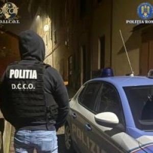 Avocată din Cluj, bănuită că a ajutat o rețea de traficanți să introducă droguri în penitenciare