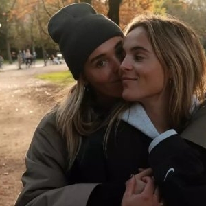 E vestea momentului în showbiz! S-a despărțit de iubit, după 10 ani, iar acum e într-o relație cu o femeie!