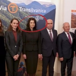 Partenera lui Ilie Bolojan, prezentă lângă el la Viena, a devenit „soție”. Cel puțin așa spune purtătoarea de cuvânt Ioana Dogioiu