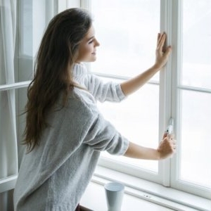 De ce este recomandat să aerisești zilnic iarna. Ce efecte negative poate avea aerul uscat asupra sănătății tale