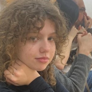 Minoră dispărută în București! Anastasia are 13 ani și este de negăsit