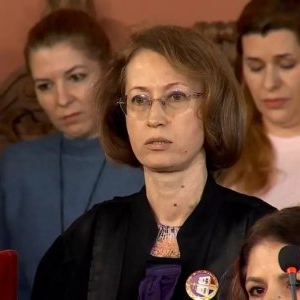 Ce s-a aflat despre Raluca Moroșanu, magistrata care a sfidat regulile nescrise și a îndrăznit să scoată la lumină secrete nebănuite. Povestea ei ascunde momente halucinante și un trecut incredibil