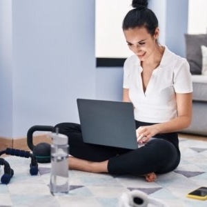 Motivul surprinzător pentru care riscul de cancer este diminuat atunci când faci sport frecvent. Ce arată specialiștii