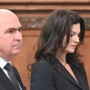 Au existat multe zvonuri, dar s-a aflat tot adevărul. Cine este, de fapt, proaspăta soție a lui Ilie Bolojan și cu ce se ocupă, cu adevărat. Ce a ieșit abia acum la iveală