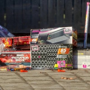 Percheziții în județul Călărași. Peste 5.000 de articole pirotehnice ilegale, confiscate de polițiști