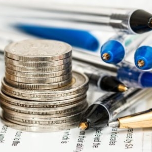 Ce „cadouri” ne pregătește Guvernul Bolojan. Noile taxe și impozite pe 2026