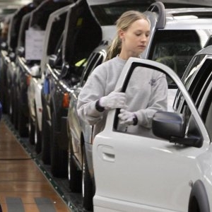 Încă o companie din industria auto românească pune lacătul pe fabrici și concediază oamenii