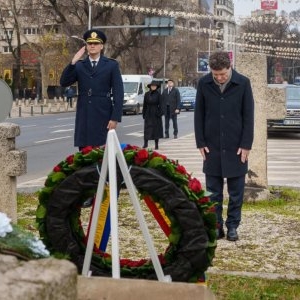 Nicușor Dan a depus o coroană de flori la Monumentul Eroilor Revoluției din București