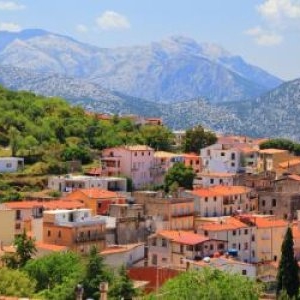 Insula italiană care îţi oferă 15.000 € dacă te muţi acolo. Există însă şi câteva condiţii